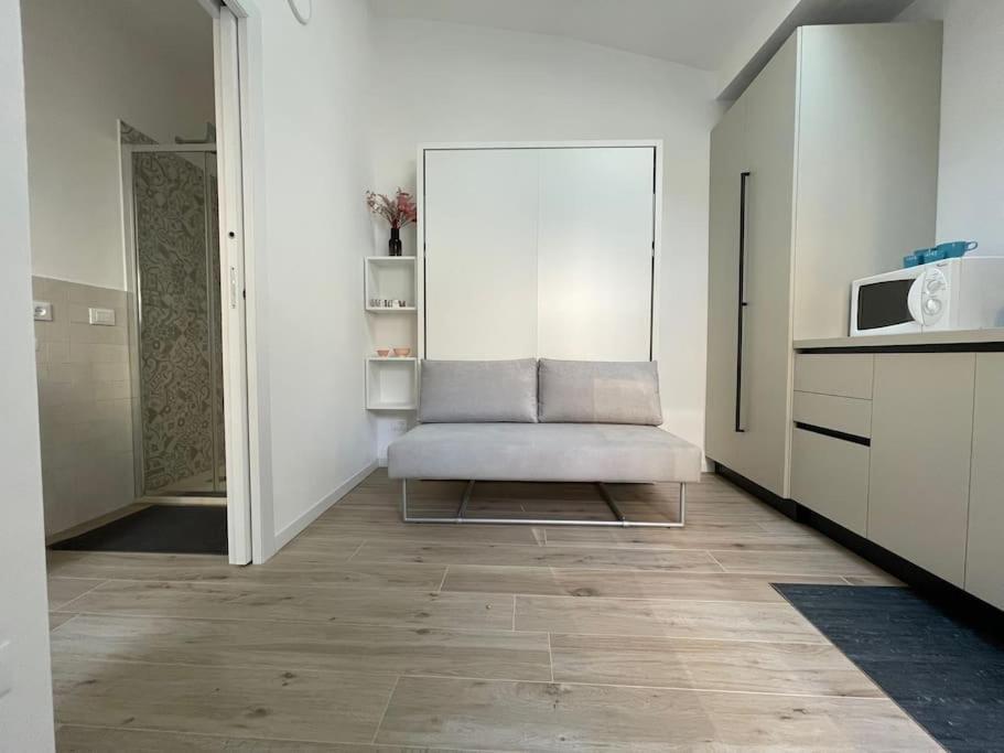 Apartamento Grazioso Monolocale Milán Exterior foto