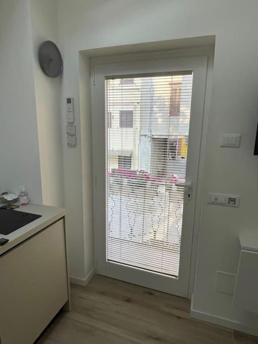 Apartamento Grazioso Monolocale Milán Exterior foto