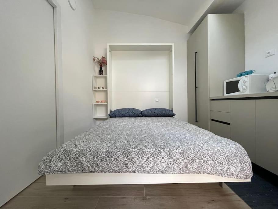 Apartamento Grazioso Monolocale Milán Exterior foto